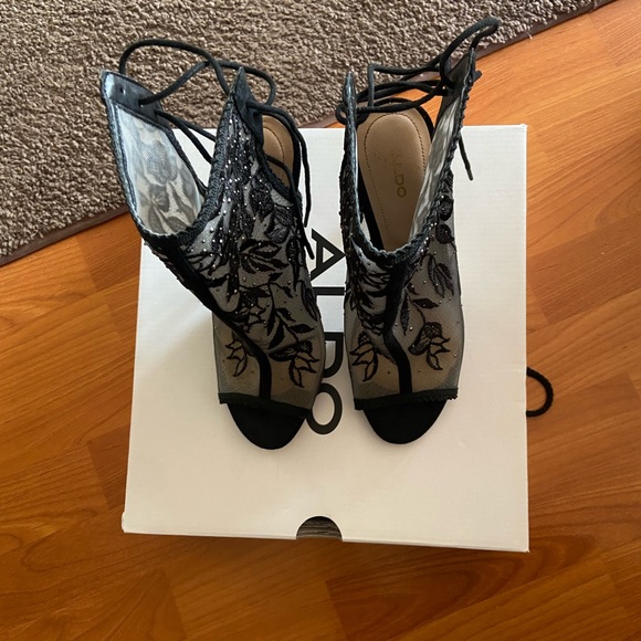 Black heels - Picture 2 of 3